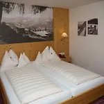 Hotel Foehrenhof 2*