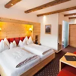 Hotel Foehrenhof 2*